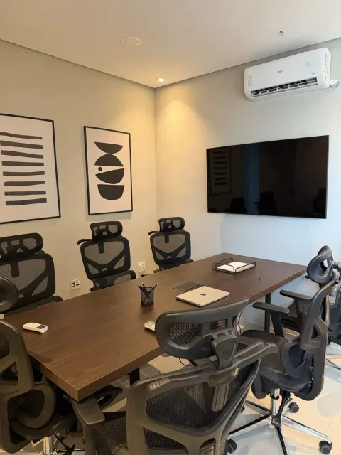 Sala de reunião premium para aluguel por hora no VÖR Coworking São Caetano do Sul